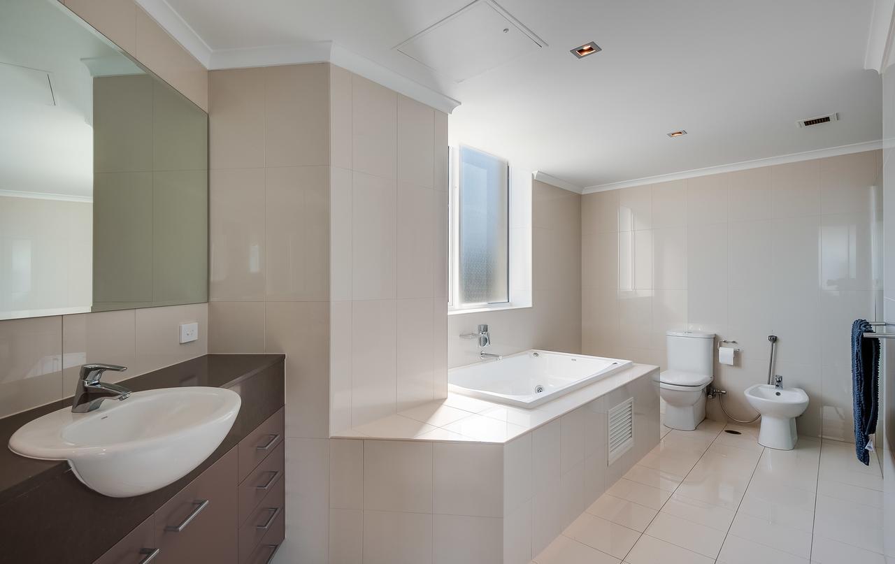 Penthouse 707 - 4 Bedroom Oceanview Penthouse *